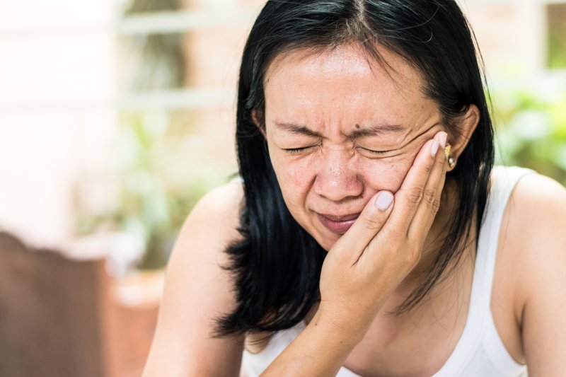 Woman with toothache