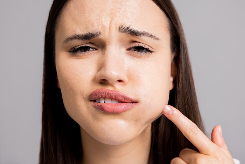 A woman facing a dental emergency on summer vacation